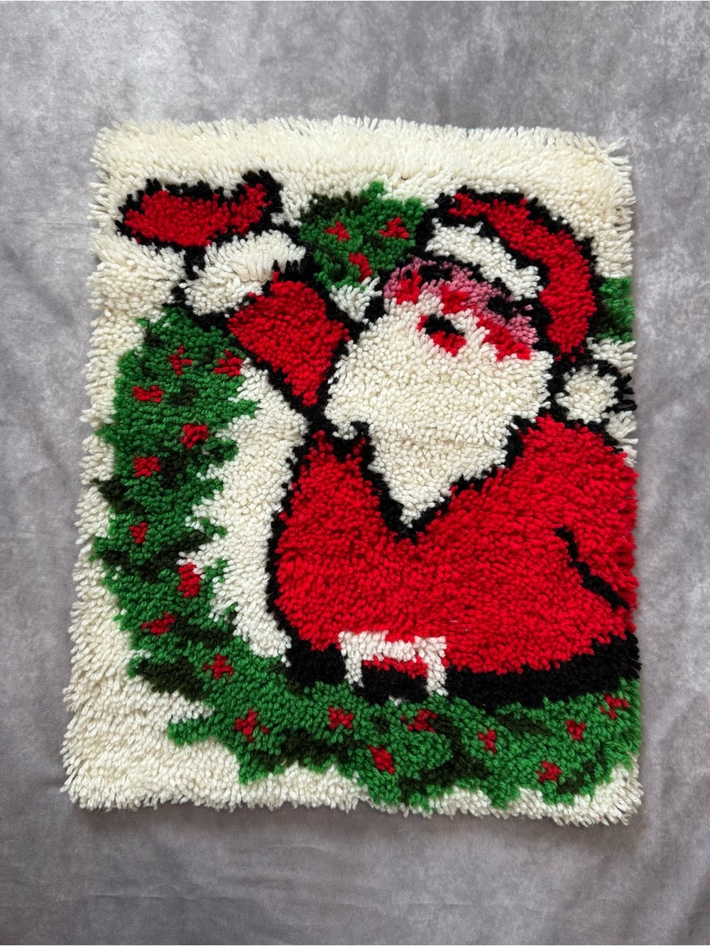 Classic Santa Latch Hook Wall Hanging - Red & Green
